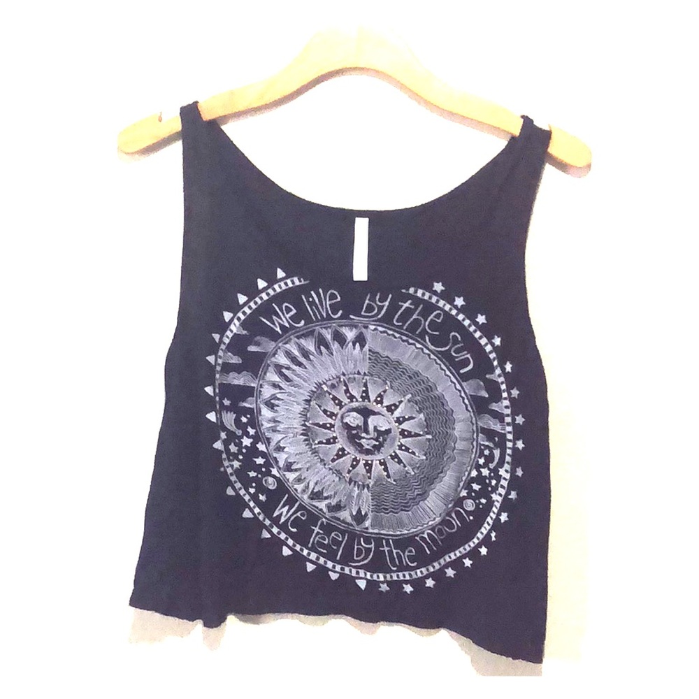 💜 4 for $12 💜 “We Live By The Sun” Tank